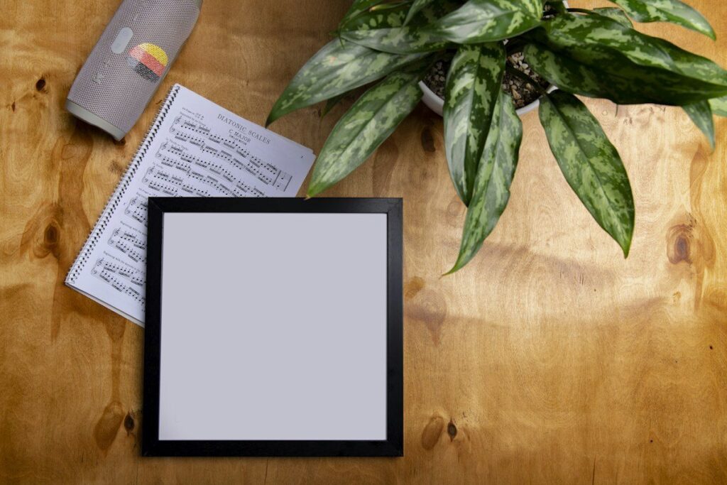 Blank tablet and papers on a wooden table, ready to work out stake and leverage on an index spread bet