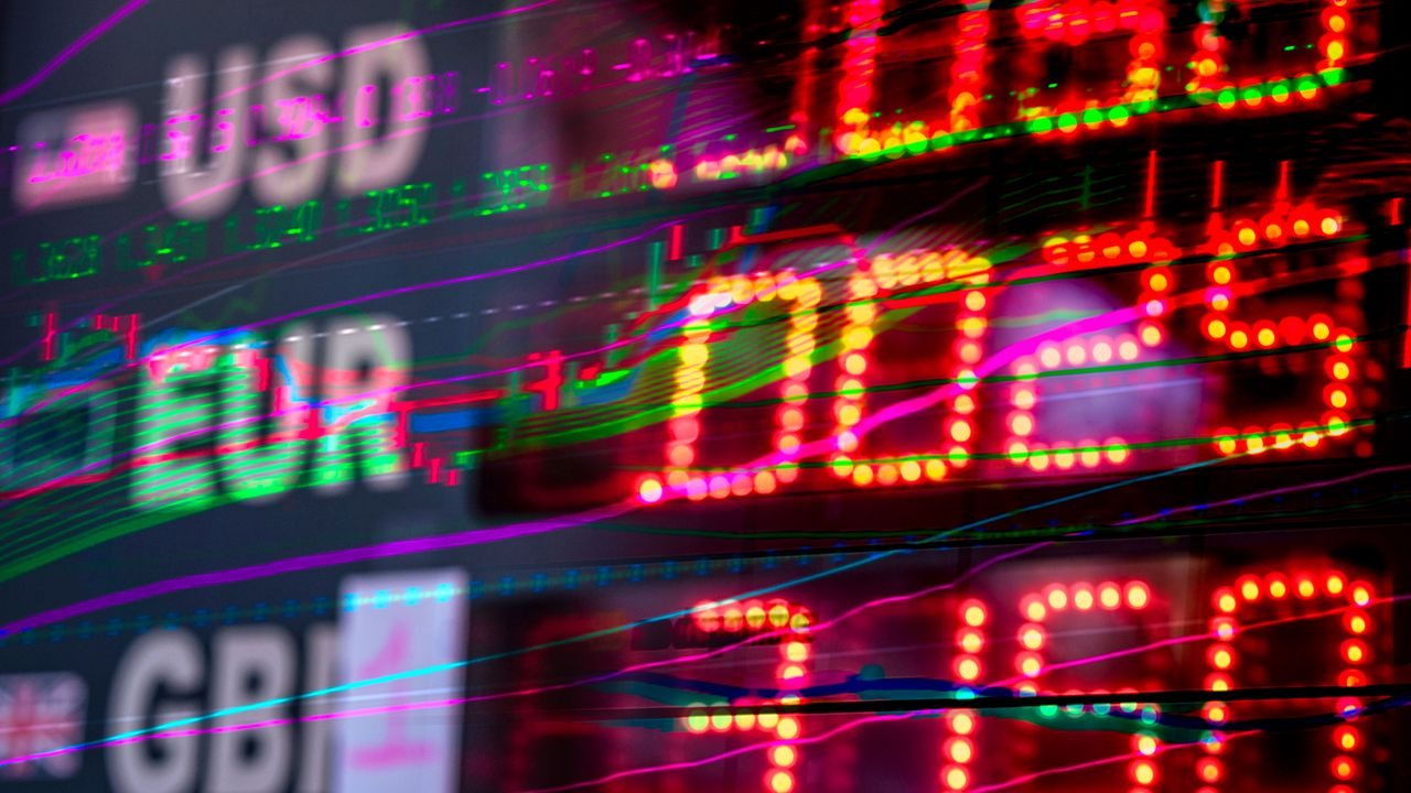 Currency rates for USD, EUR and GBP on a lit display