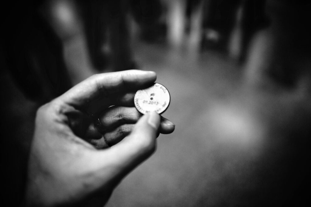 Person flipping a coin with their thumb, a reminder that losing streaks appear in random sequences