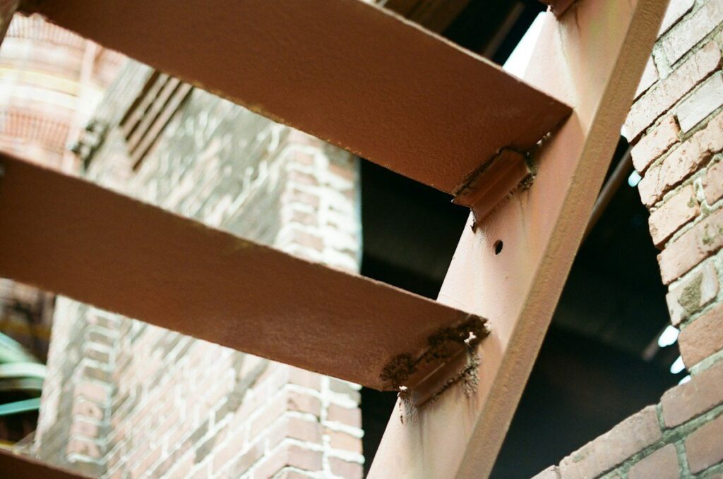 Wooden steps against a brick wall, a picture of splitting a trading range into a bottom, middle and top third