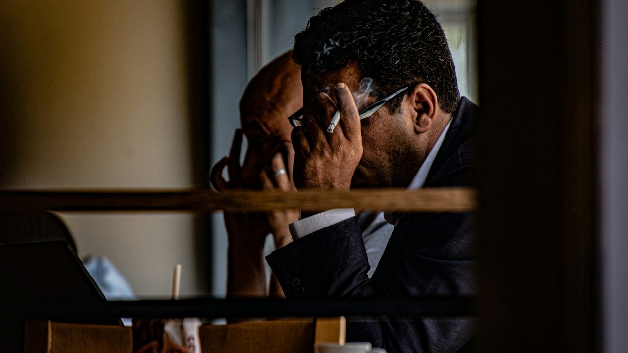 Stressed trader looking at a falling stock chart