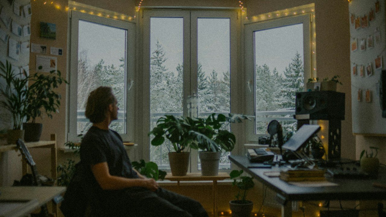 Trader at a desk looking out of a window during the first hour of a session, judging the market profile day type