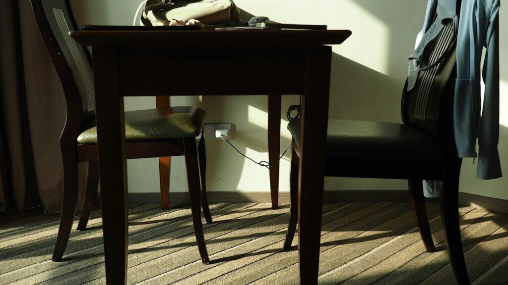 Table and chairs in a sunlit room, a reminder that CFD results can settle in a different currency