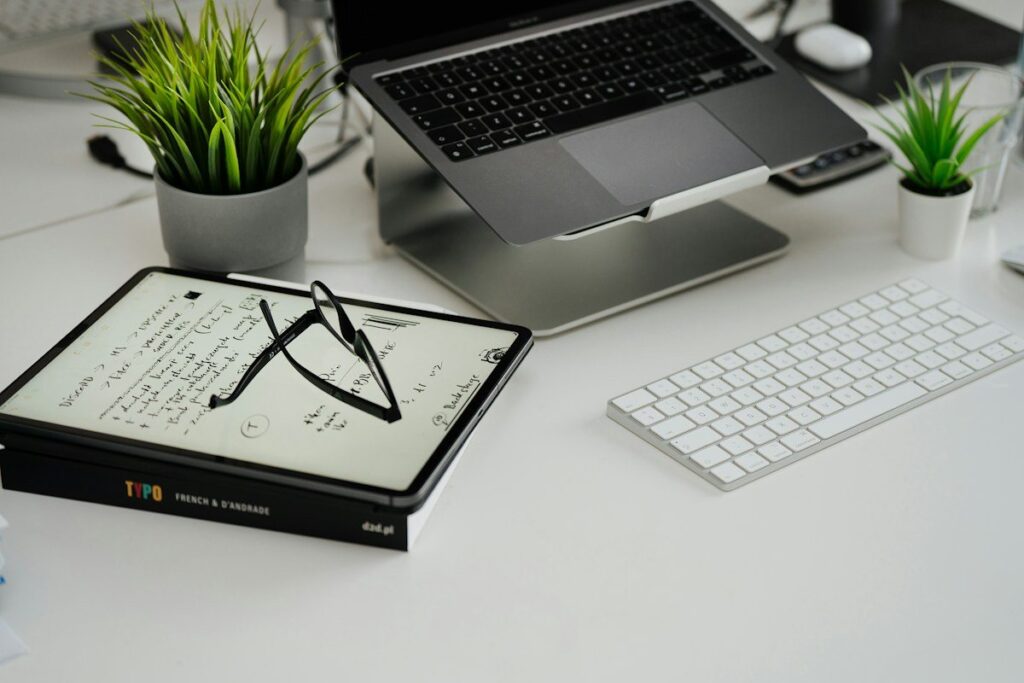 Printed checklist on a clipboard used to read price action one step at a time