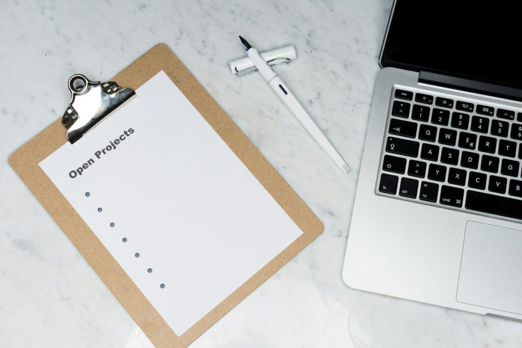 Printed trade entry checklist on a clipboard beside a laptop so each filter and trigger is checked in order