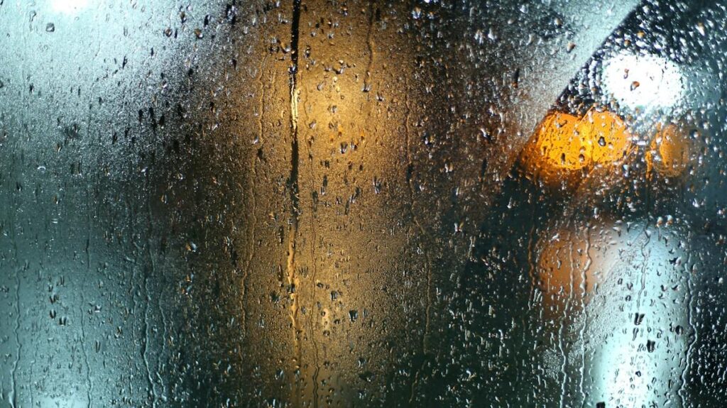 Raindrops running down a window pane, like choppy market conditions where a trailing stop gets hit