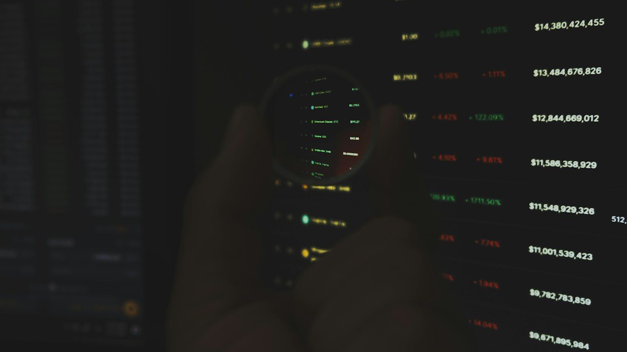 Dark screen listing prices and figures