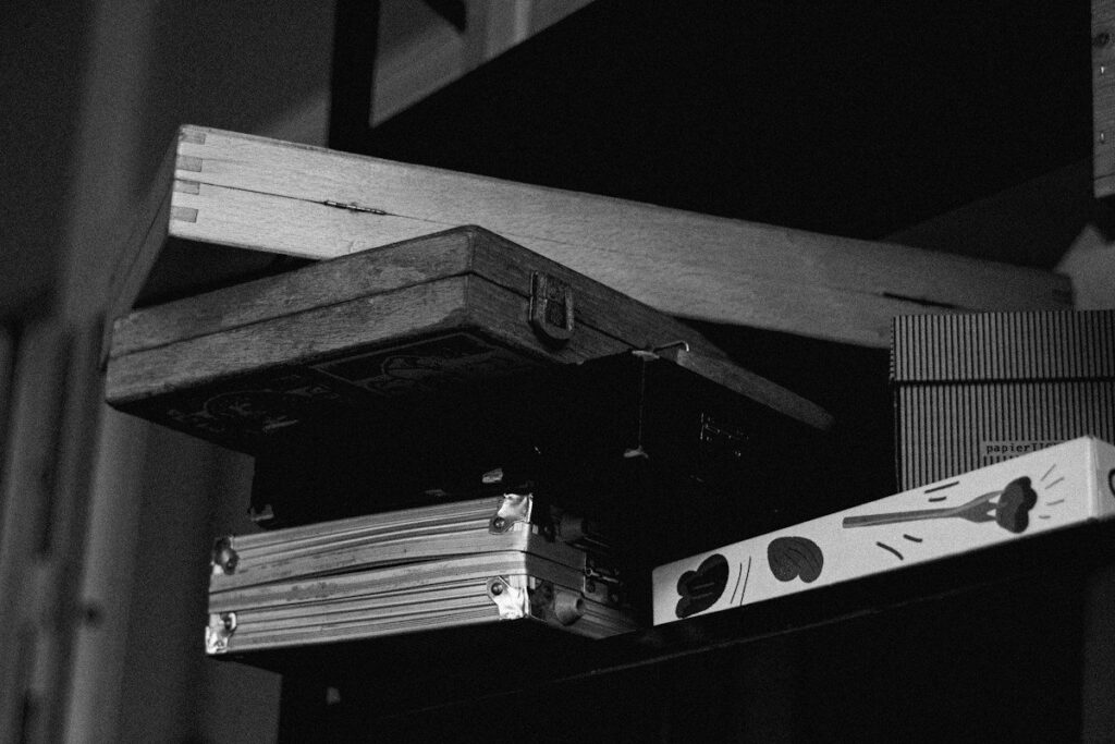 Spirit level and tool cases on a shelf, a reminder that a head and shoulders neckline need not be flat