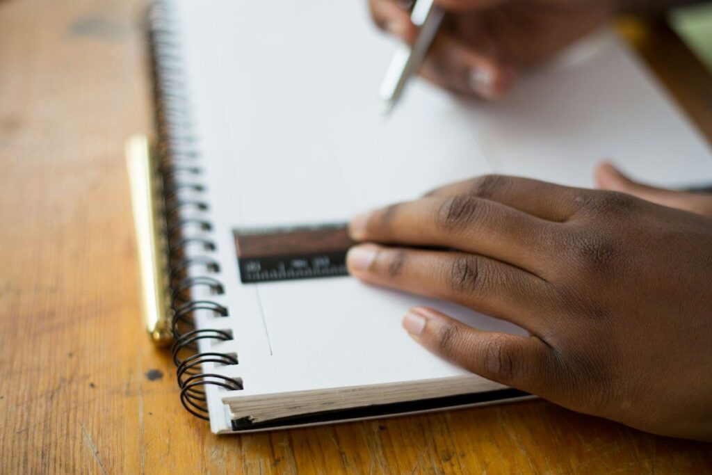 Hand drawing a zone with a ruler in a notebook before a pin bar forms at that level